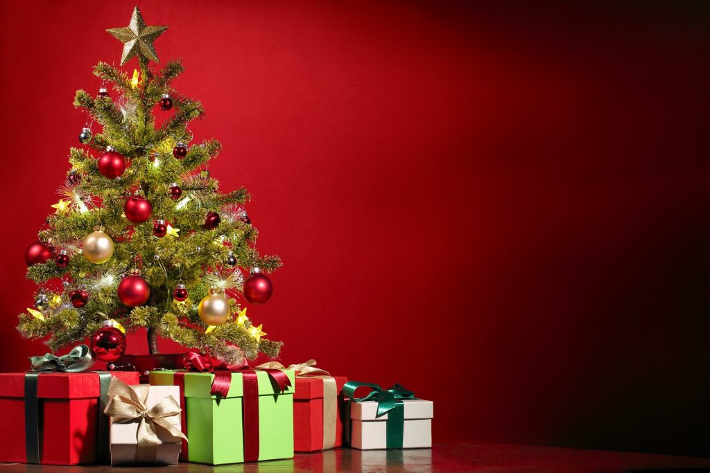 Christmas Tree & Gifts